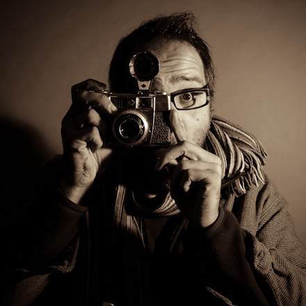 Mehdi, créateur de visuels avec photographies & infographie